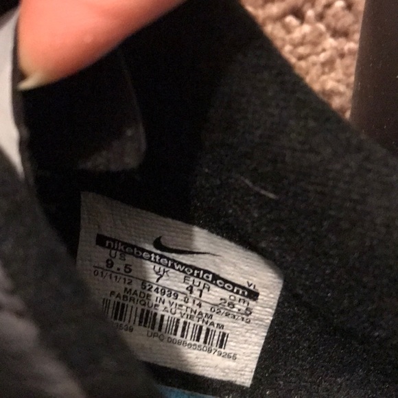 Women’s Nike Cleats - Picture 6 of 9